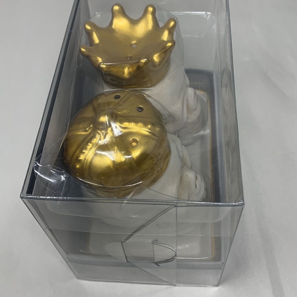 3-piece Haunted Manor Ceramic King & Queen Skull Salt & Pepper Shakers new - Picture 11 of 16